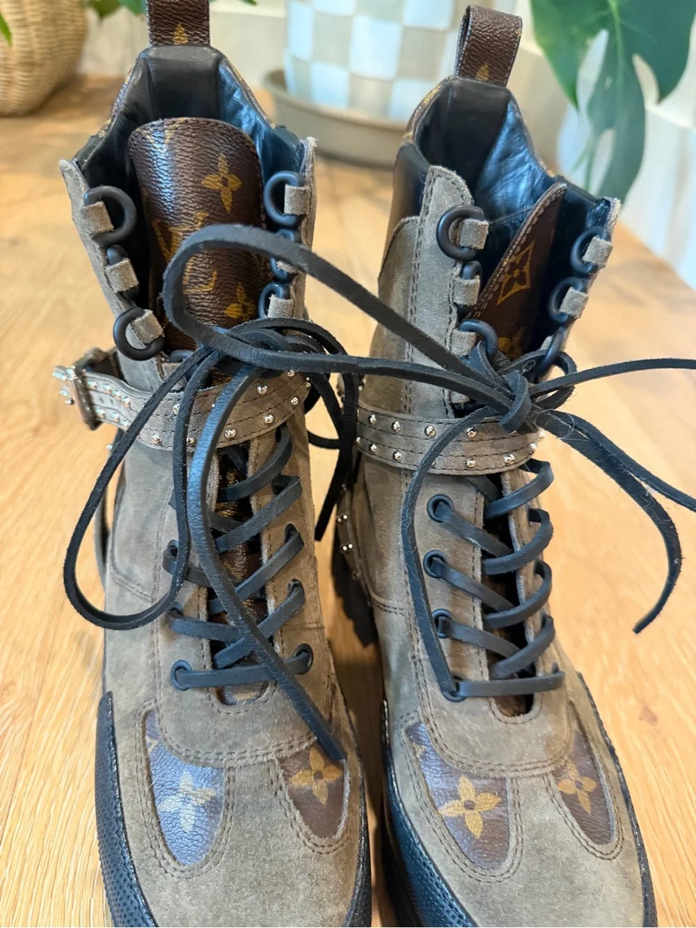 Louis Vuitton • Laureate Boot